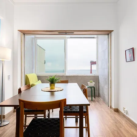 Cacilhas Amazing View Of Lisbon Close To Caparica アパート アルマダ