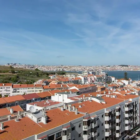 Cacilhas Amazing View Of Lisbon Close To Caparica *