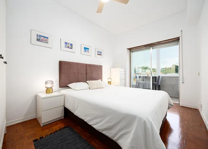 Cacilhas Amazing View Of Lisbon Close To Caparica Almada